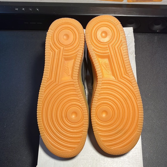 * Never Worn* Air Force 1 (GS) Black and Gum - Picture 9 of 10